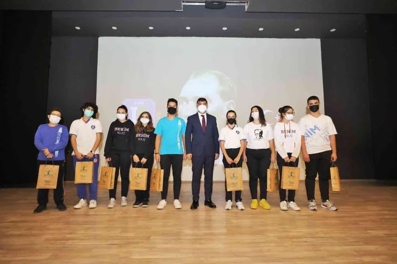 Fadıloğlu’ndan, öğrencilere gelecekti kariyerleri ile ilgili tavsiyeler
