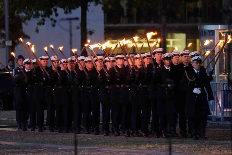 Afganistan’daki görevi sona eren Alman ordusuna meşaleli tören
