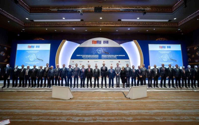 Bakan Gül: “Dün olduğu gibi bugün de teröre karşı işbirliğine açığız”
