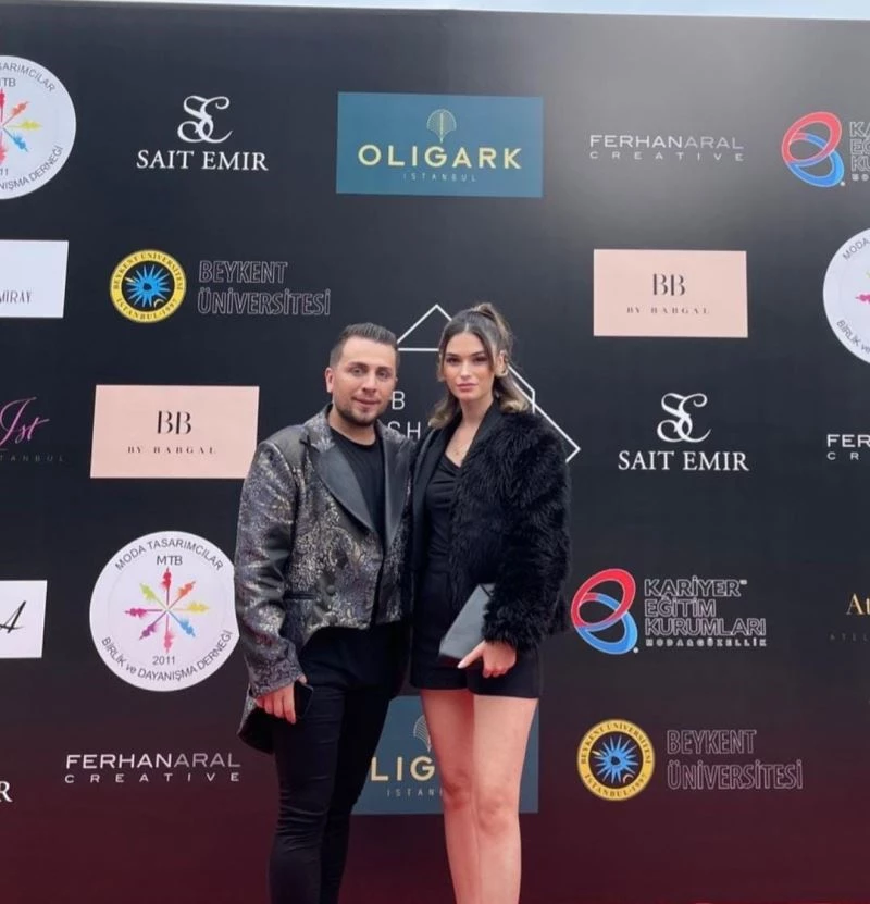 Ünlü modacı Demiray şık tasarımlarıyla büyüledi
