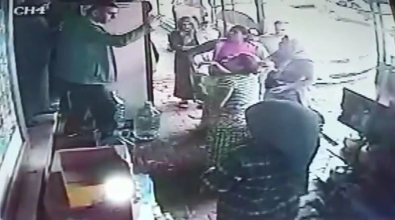 Esenyurt’ta kadın hırsızlar yakalanınca soyunma numarası yapıp kaçtı
