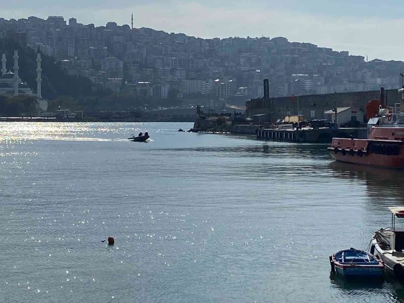 Beş gün önce oğlunu canlı yayında rehin almıştı, bu kez teknede intihara kalkıştı
