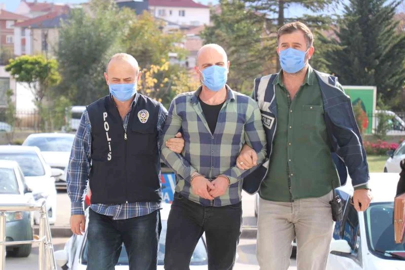 Cezaevinden izinli çıktı, temizlik işçisini bıçakla öldürdü
