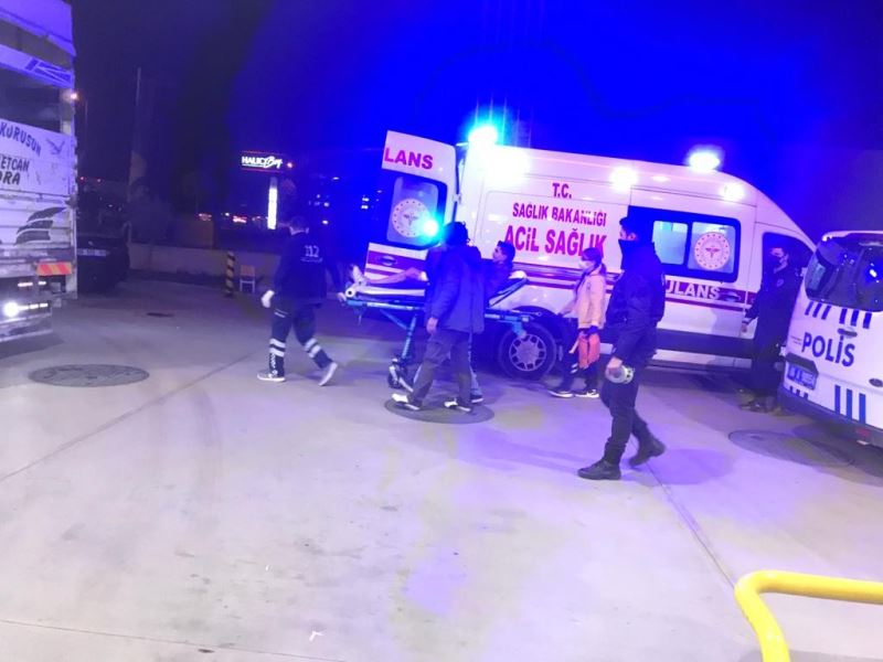 Ankara’da benzinlik istasyonunda bıçaklı saldırı: 1’i polis 2 yaralı
