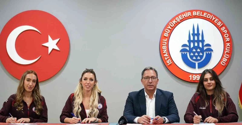 (Özel haber) İBBSK, buz hokeyi takımına ilk transferlerini yaptı
