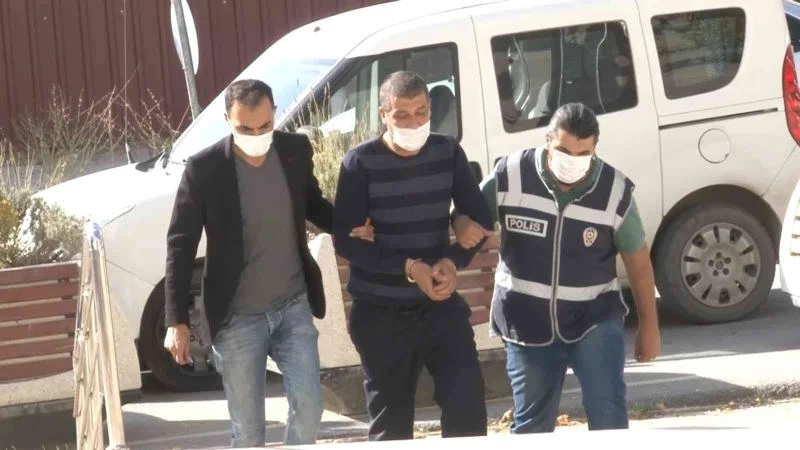 Elazığ’da 4 saatte 3 aracı kundaklayan şüpheli, adliyeye sevk edildi
