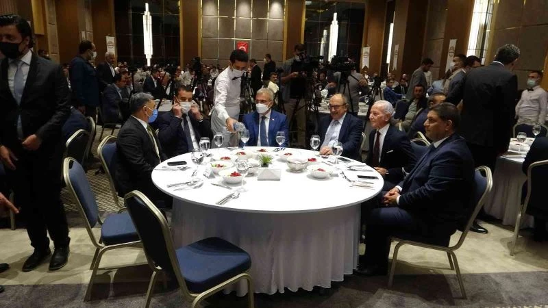 Diyarbakır Valisi Karaloğlu’dan tekstilcilere tepki: “Sanayiciler asgari ücreti bile vermekten imtina ederse kendi ayağımıza sıkarız”
