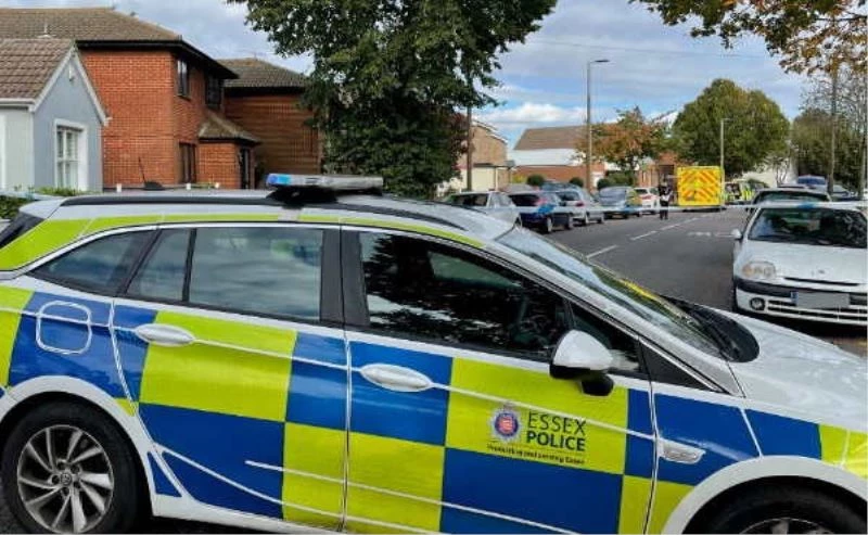 İngiltere’de bıçaklı saldırıya uğrayan Muhafazakar Parti Milletvekili David Amess’in yapılan tüm müdahalelere rağmen hayatını kaybettiği bildirildi.
