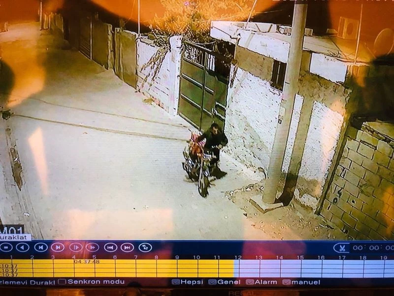 Şanlıurfa’da motosikletin çalınma anı kameraya yansıdı
