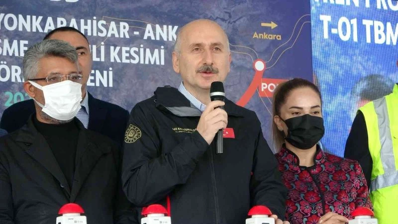 Bakan Karaismailoğlu: “2022 yılında millî elektrikli lokomotifin seri üretimine başlayacağız”

