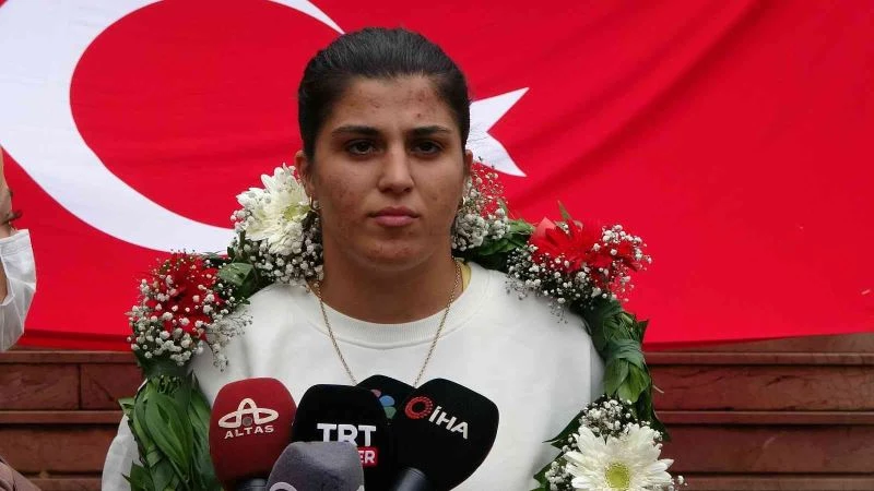 Busenaz Sürmeneli’nin ismi Bayburt Üniversitesinin spor salonuna verilecek
