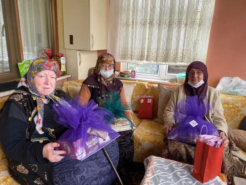 Büyüklere jest yapıldı
