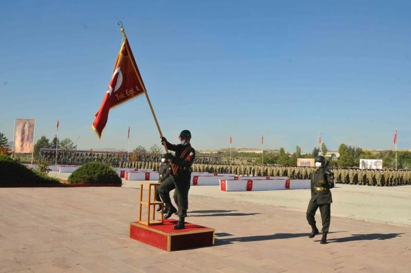 MSB: “Kara Kuvvetleri Komutanlığı birliklerinde acemi erbaş ve erlerin yemin töreni icra edildi”
