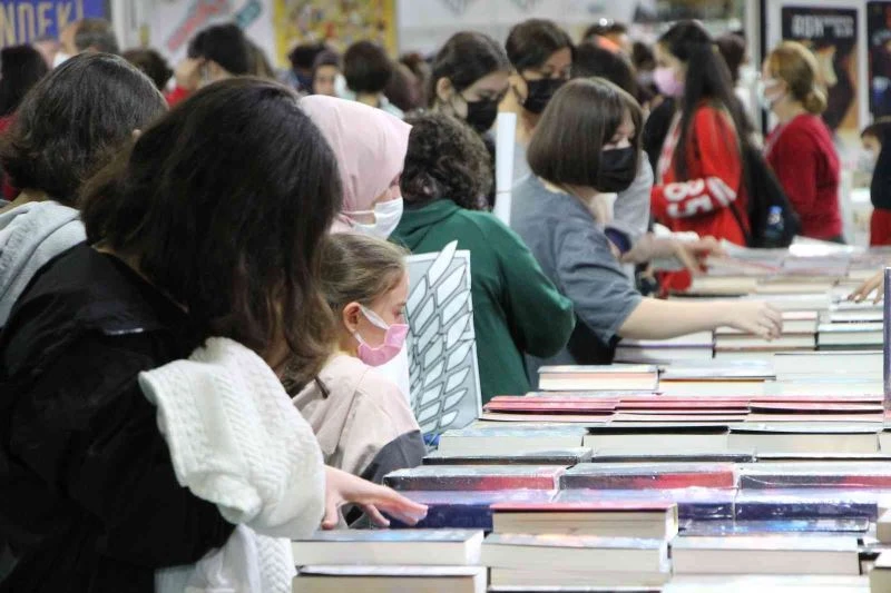 Başkan Zolan, “Kitapların kokusunun alınması dahi bizim için bir kazançtır”
