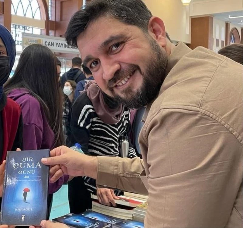 21 yılda yazılan kitaba fuarlarda yoğun ilgi
