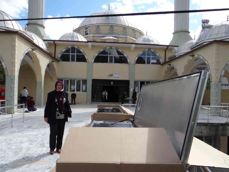 Cenazeler sıcaktan olumsuz etkilenmesin diye 2 tane sensörlü soğutucu tabut aldı
