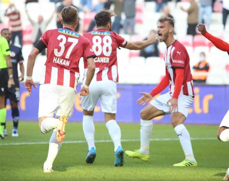 Caner Osmanpaşa ligdeki ilk golünü attı
