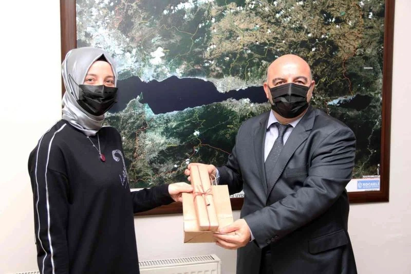 En çok elektronik atığı getirenlere akıllı saat verildi
