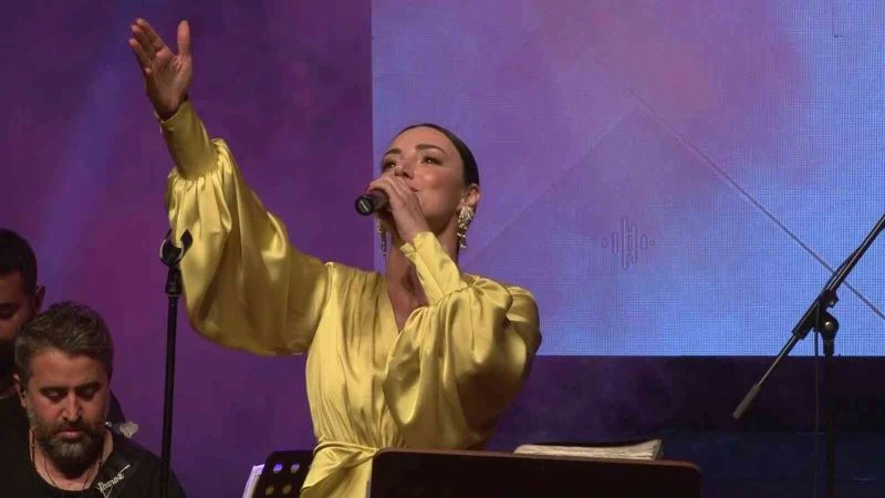 Tuzla’da kültür sanat sezonu Sevcan Orhan konseriyle açıldı
