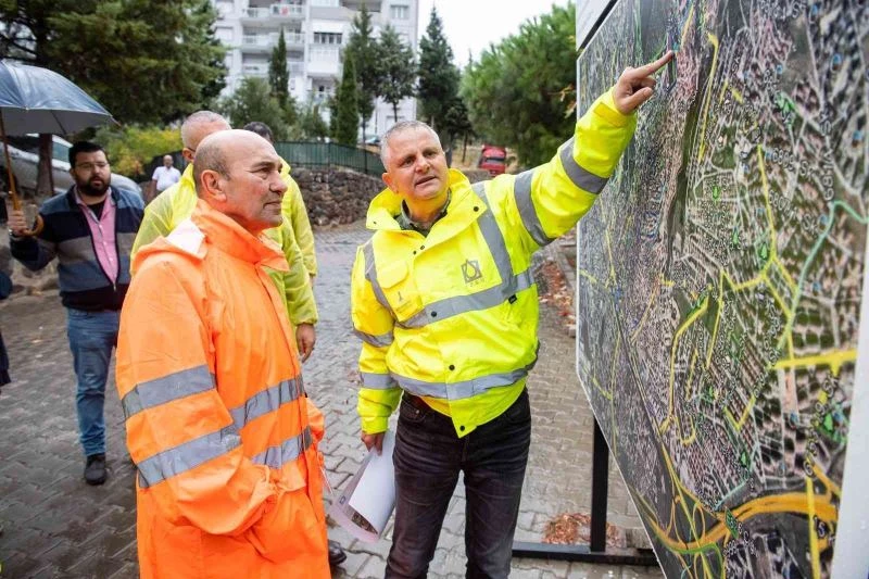 Başkan Soyer’den yağmur altında İZSU mesaisi
