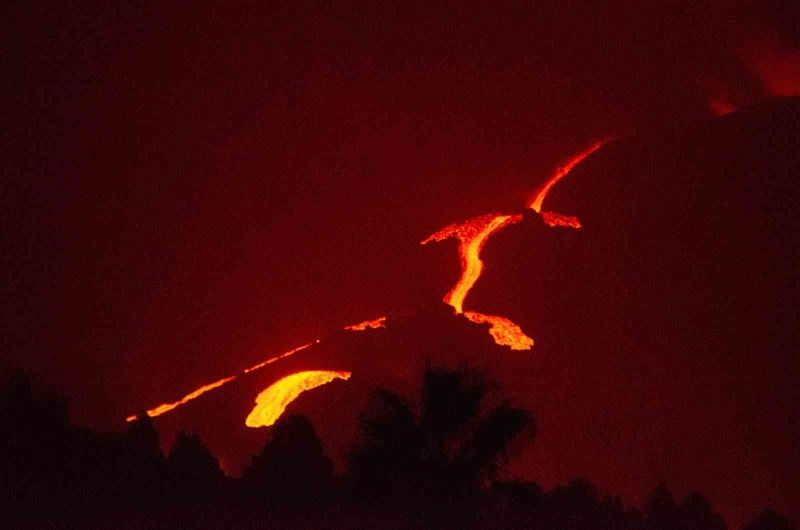 La Palma’daki yanardağ faaliyetlerinin yakın zamanda bitmesi beklenmiyor
