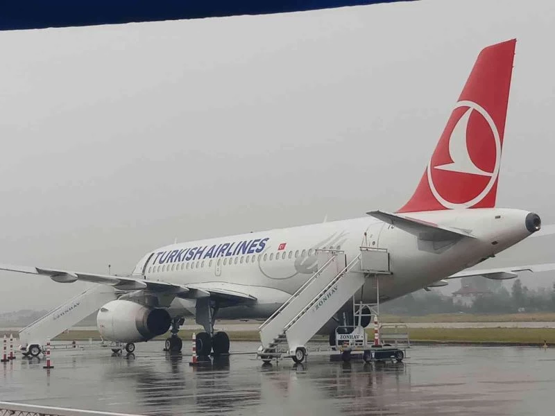 Yağmur yağdı THY uçuşu gerçekleştiremedi
