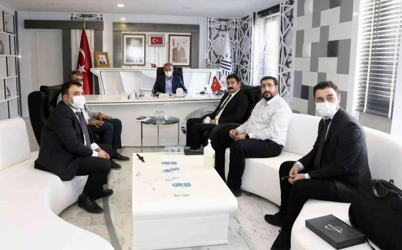 Alzheimer ve demans hastaları için akıllı saat ile mobil takip
