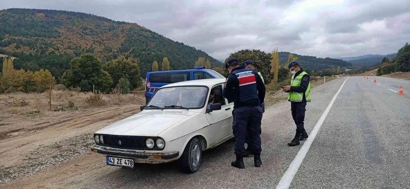 Emet ve Hisarcık jandarmasından ortaklaşa asayiş ve trafik uygulaması
