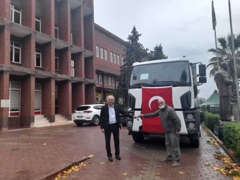 Damperli kamyon dualar ve kurban kesimi eşliğinde hizmete alındı
