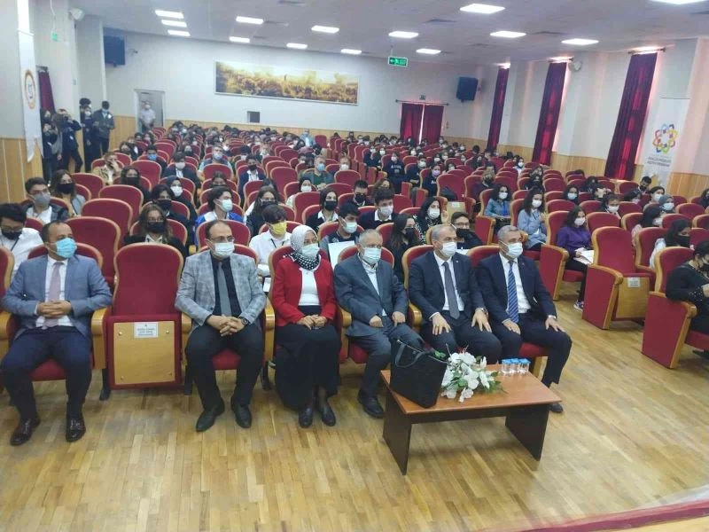 Liseli öğrenciler kültür ve değerlerin yozlaşmasına savaş açtı
