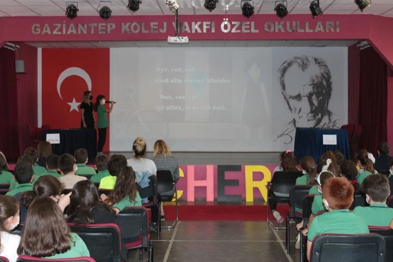 Kolej öğrencilerine dünya kültürleri tanıtılıyor
