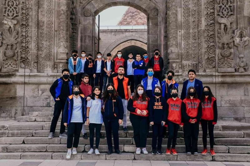 Palandöken Gençlik Merkezi tarafından ‘Tarihimizi Görüyoruz’ adlı gezi düzenlendi
