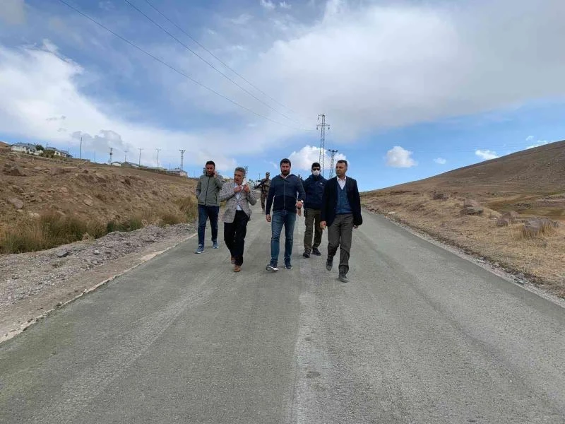 Kaymakam Savar, iki ilçeyi birbirine bağlayacak yolu inceledi
