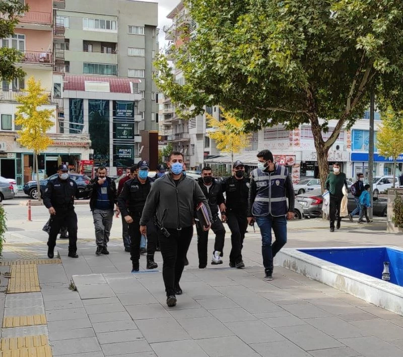 Hırsızlık şüphelisinden gazetecilere: 