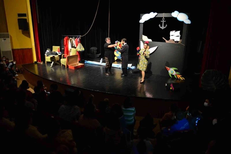 Çocuklar tiyatroya doyacak
