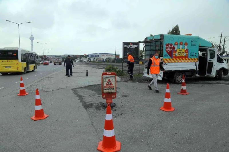 Büyükçekmece’de kaldırımları işgal eden araçlara bariyer engeli
