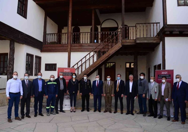 Sanata dönüşen çelik Sivas’ta sanatseverlerle buluşuyor
