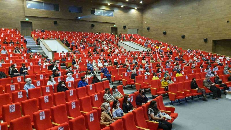 EBYÜ’de “Hobilerinizi İşe Çevirin” ve Erasmus Öğrenci Öğrenim ve Staj Hareketliliği bilgilendirme programları yapıldı
