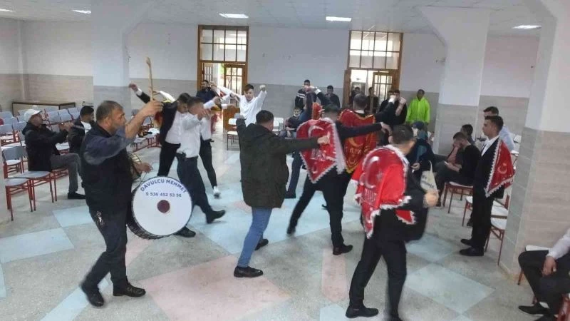 (Özel) Asker uğurlama törenleri düğünleri aratmıyor
