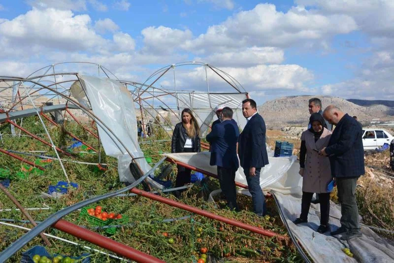 Korkuteli ilçesinde 18 sera hortumda zarar gördü
