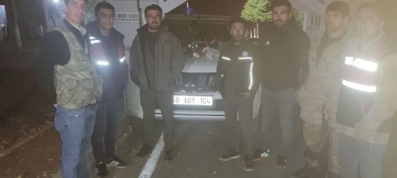 Projektörle kaçak tavşan avı yapanları yerdeki kan izleri yakalattı
