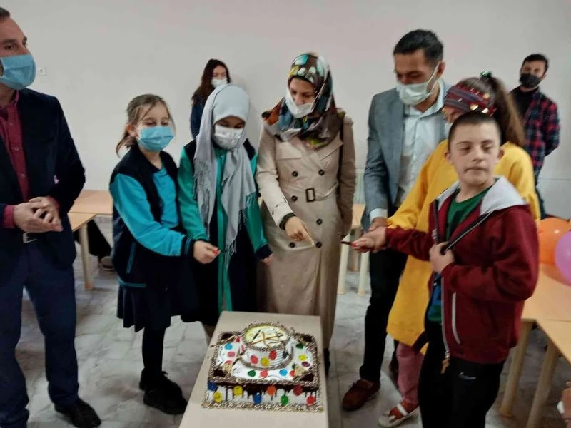 Ortaokul öğrencileri özel eğitimli öğrenciler için etkinlik düzenledi
