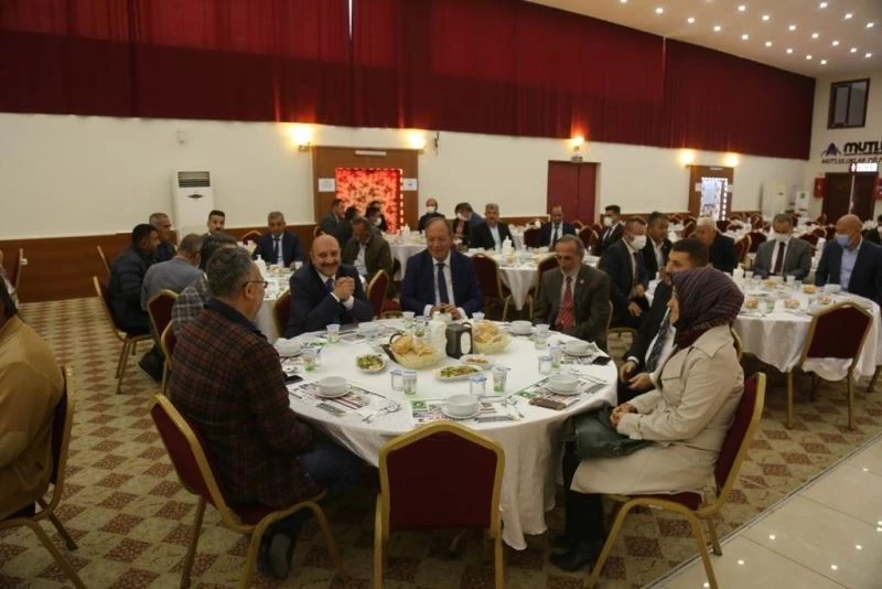 Başkan Oprukçu ve Kaymakam Çakıcı muhtarlarla bir araya geldi
