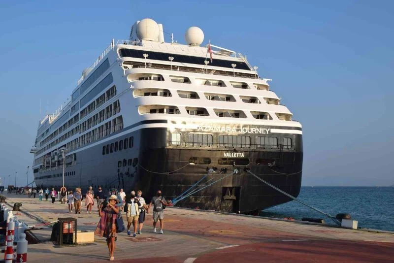 Zenginler Gemisi’ Azamara Journey Kuşadası’nda
