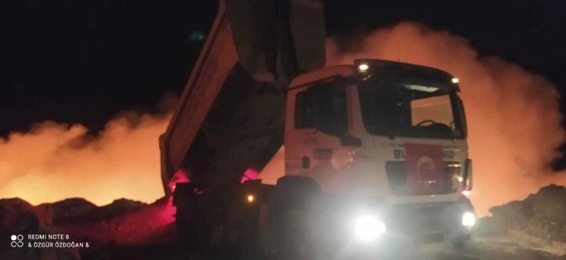 Ankara’da çöplükte meydana gelen patlama sonrası yangın çıktı
