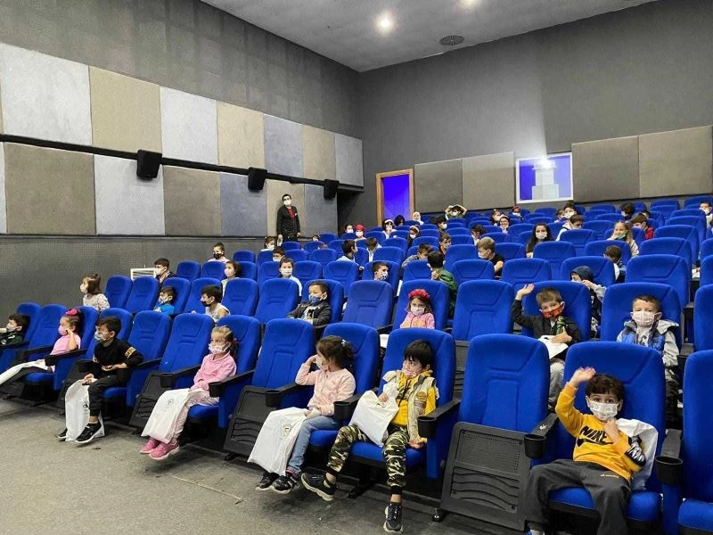 Çocuk Kulübü köy okulu çocuklarını sevindiriyor
