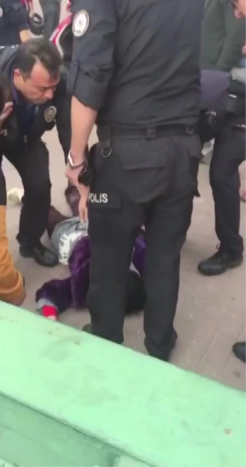 Bursa’da köprüden atlamak isteyen genç kız, polis ekipleri tarafından son anda kurtarıldı
