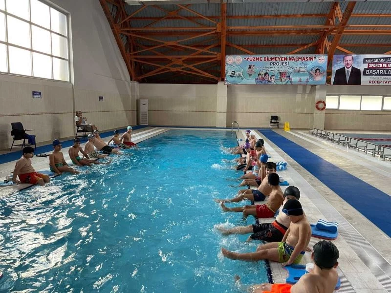 Okuldan sonra yüzmeye
