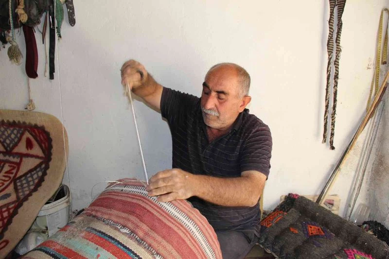 Trafik kazasında gözünü kaybetmesine rağmen mesleğini ilk günkü aşkla sürdürüyor
