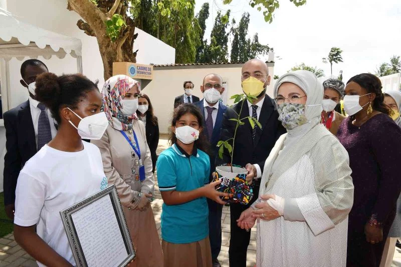 Emine Erdoğan, Togo’da Türkiye Maarif Vakfı Eğitim Kampüsü’nün açılışına katıldı
